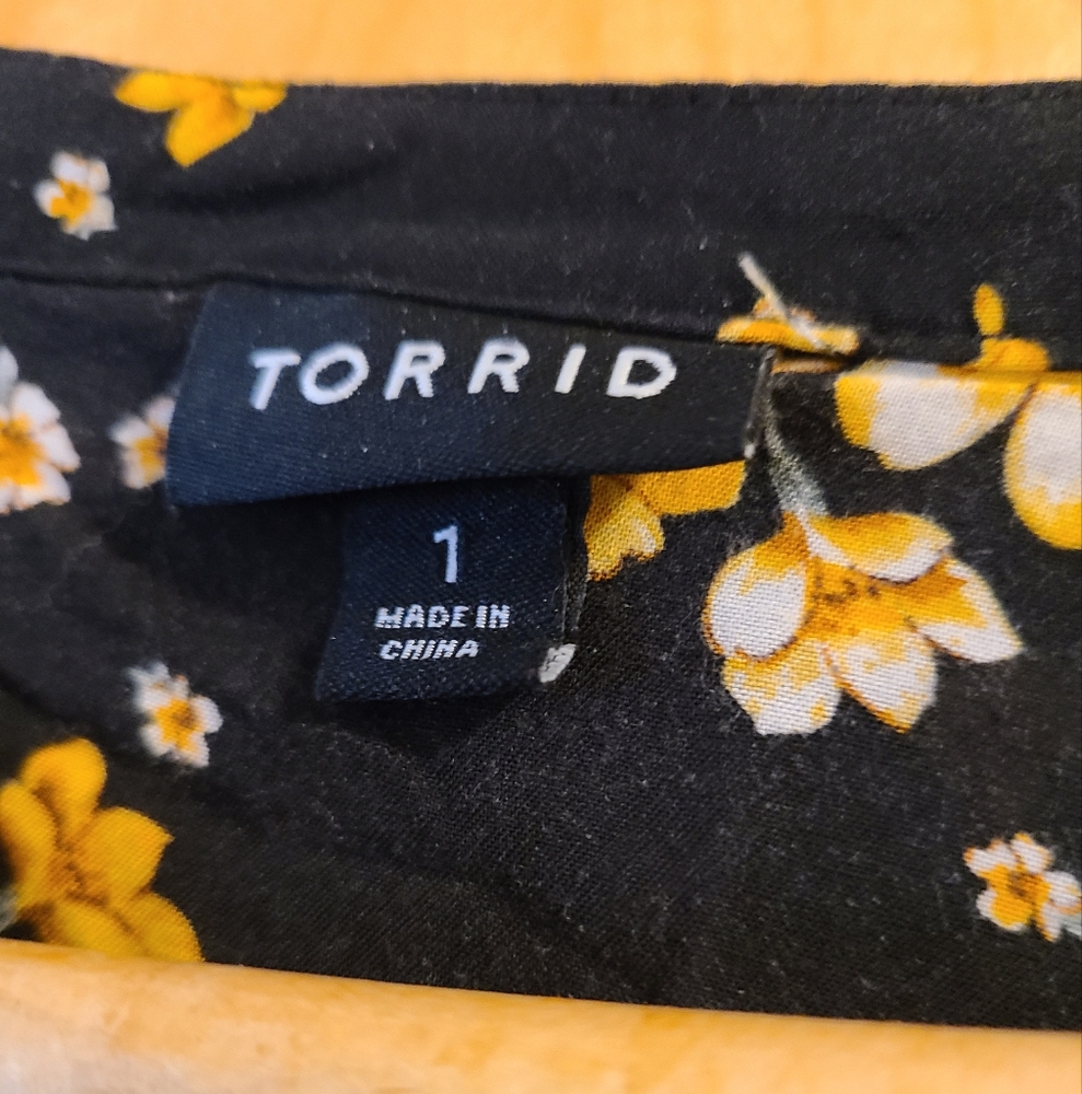 Torrid Blouse Black Yellow Floral Button Up Long Sleeve Women’s Size 1 - Picture 3 of 6